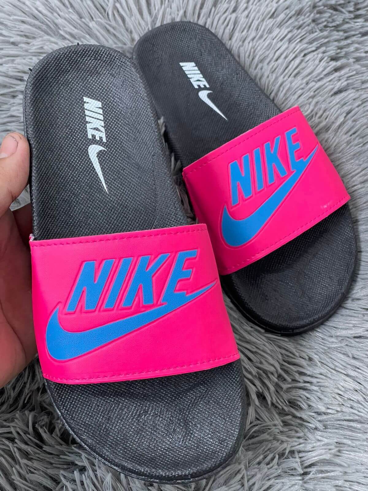 Nike benassi sliders store pink