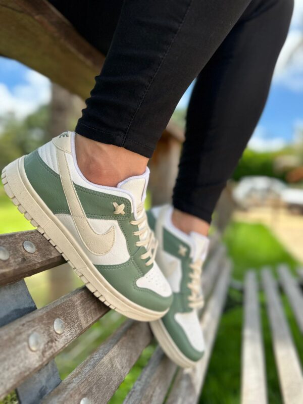 NIKE DUNK LOW