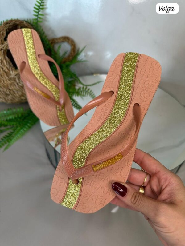 HAVAIANAS VOLGA NUDE E DOURADO